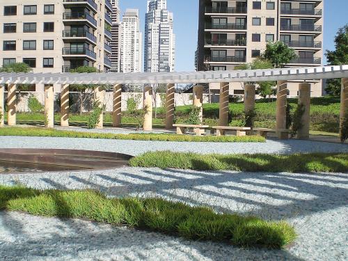 Roof garden with gravel and planted beds